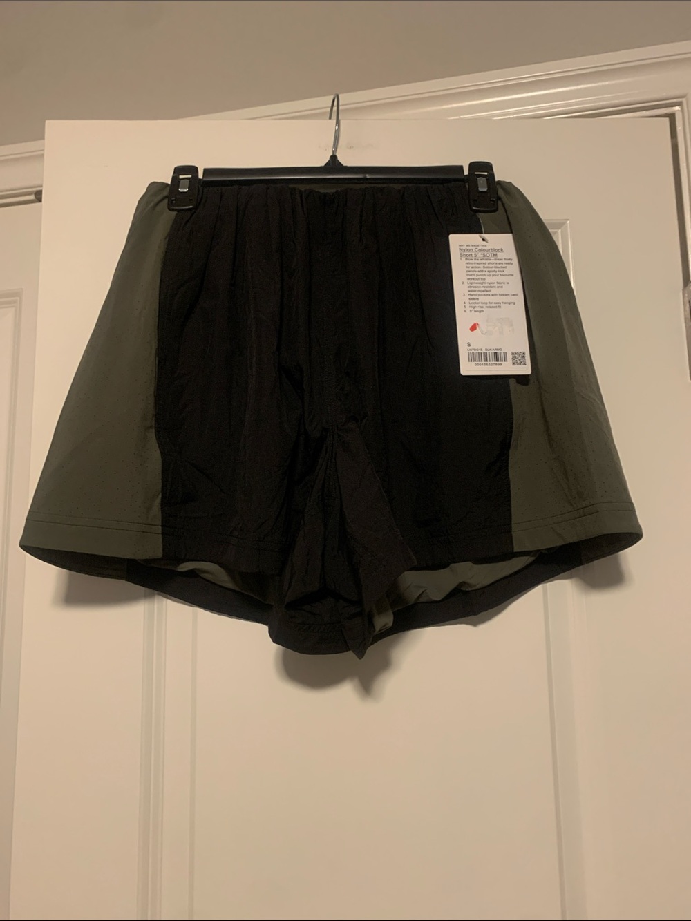 Lululemon Nylon Colourblock Short 5in 
Black/Army Green, Sz Small, NWT